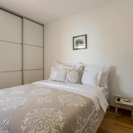 Adriatic Queen & شقة