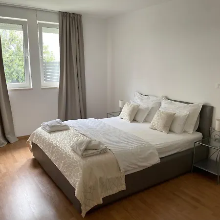 Adriatic Queen & شقة