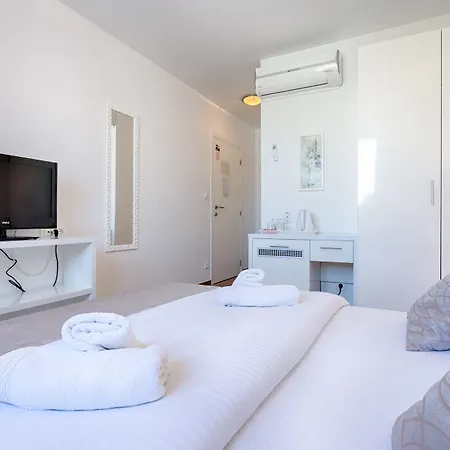 Adriatic Queen & شقة *