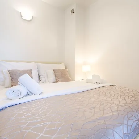 Adriatic Queen & شقة *