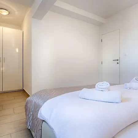 Adriatic Queen & شقة *