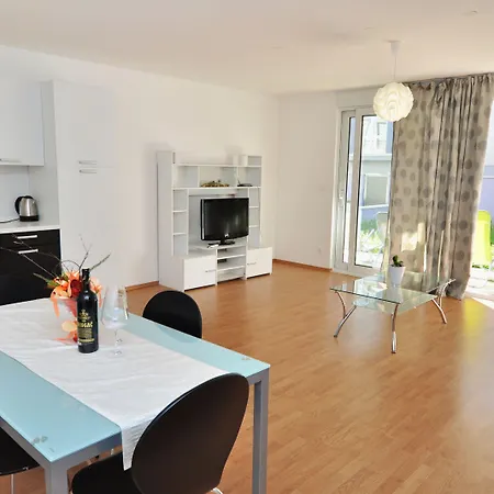 Adriatic Queen & شقة