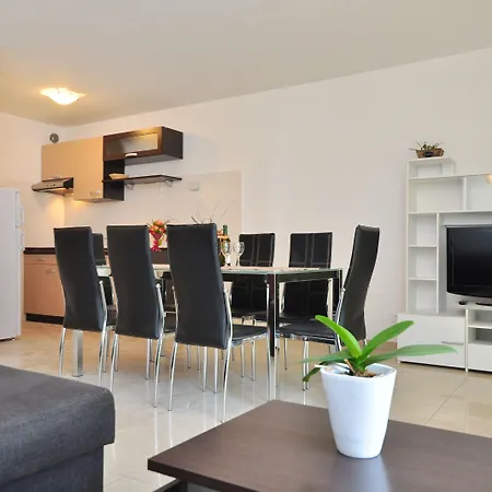 Adriatic Queen & شقة