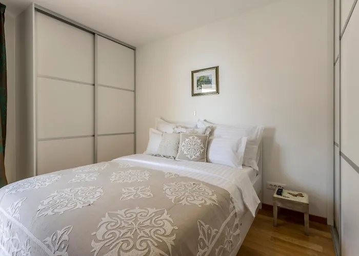 Adriatic Queen & شقة