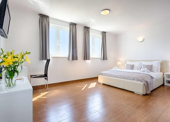 Adriatic Queen & شقة