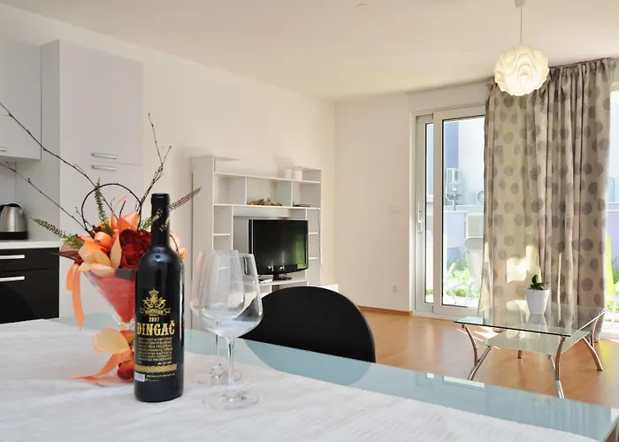 Adriatic Queen & شقة